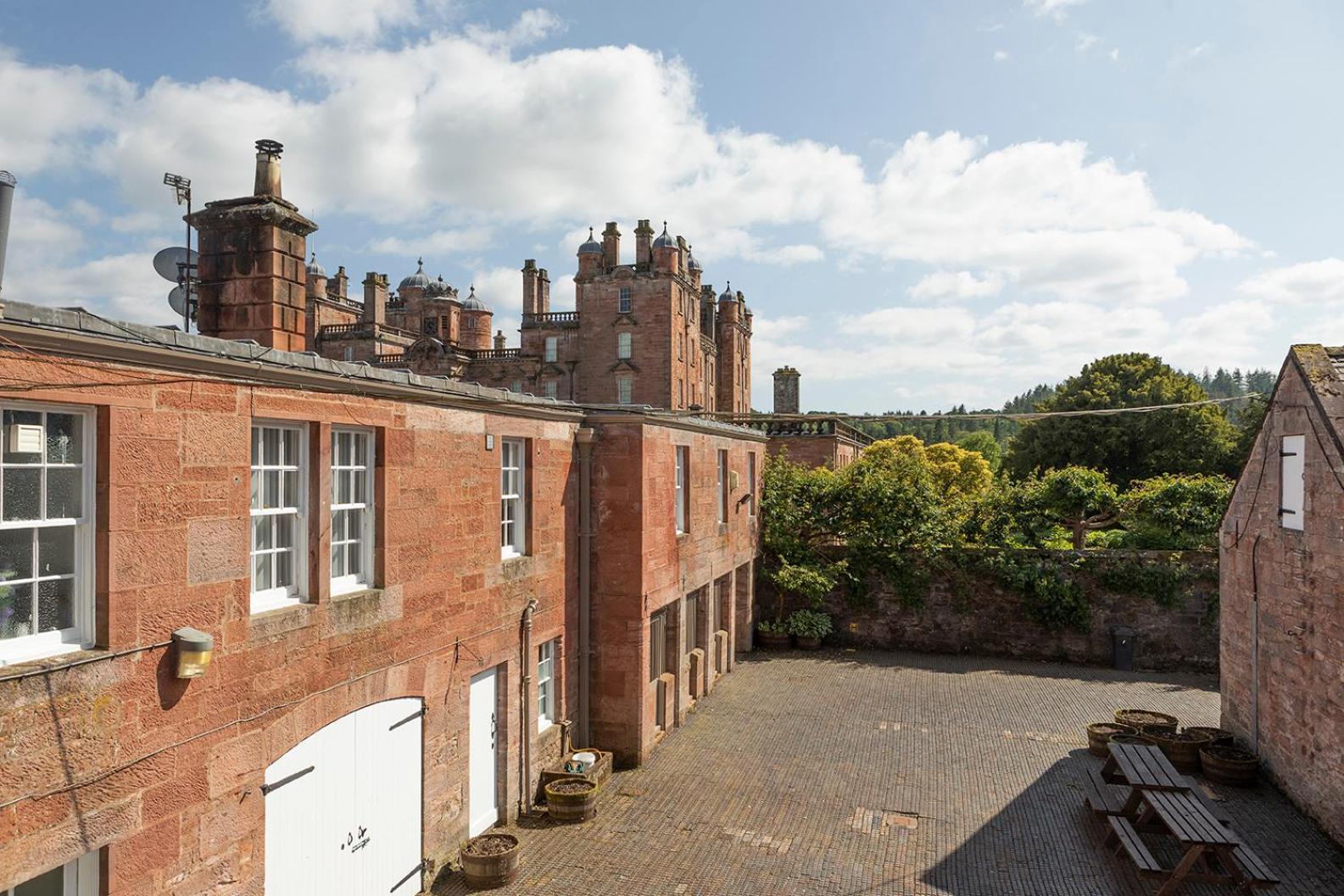 Stableyard Studio: Drumlanrig Castle Торнхил Екстериор снимка