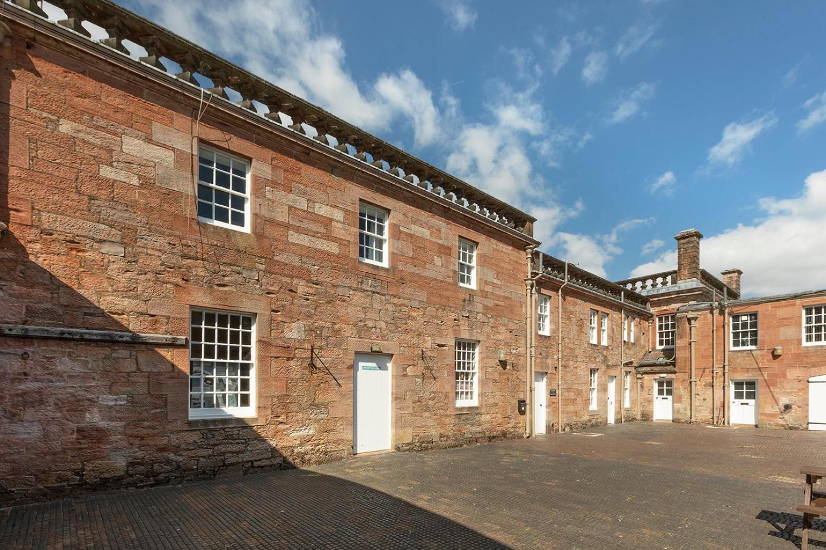 Stableyard Studio: Drumlanrig Castle Торнхил Екстериор снимка